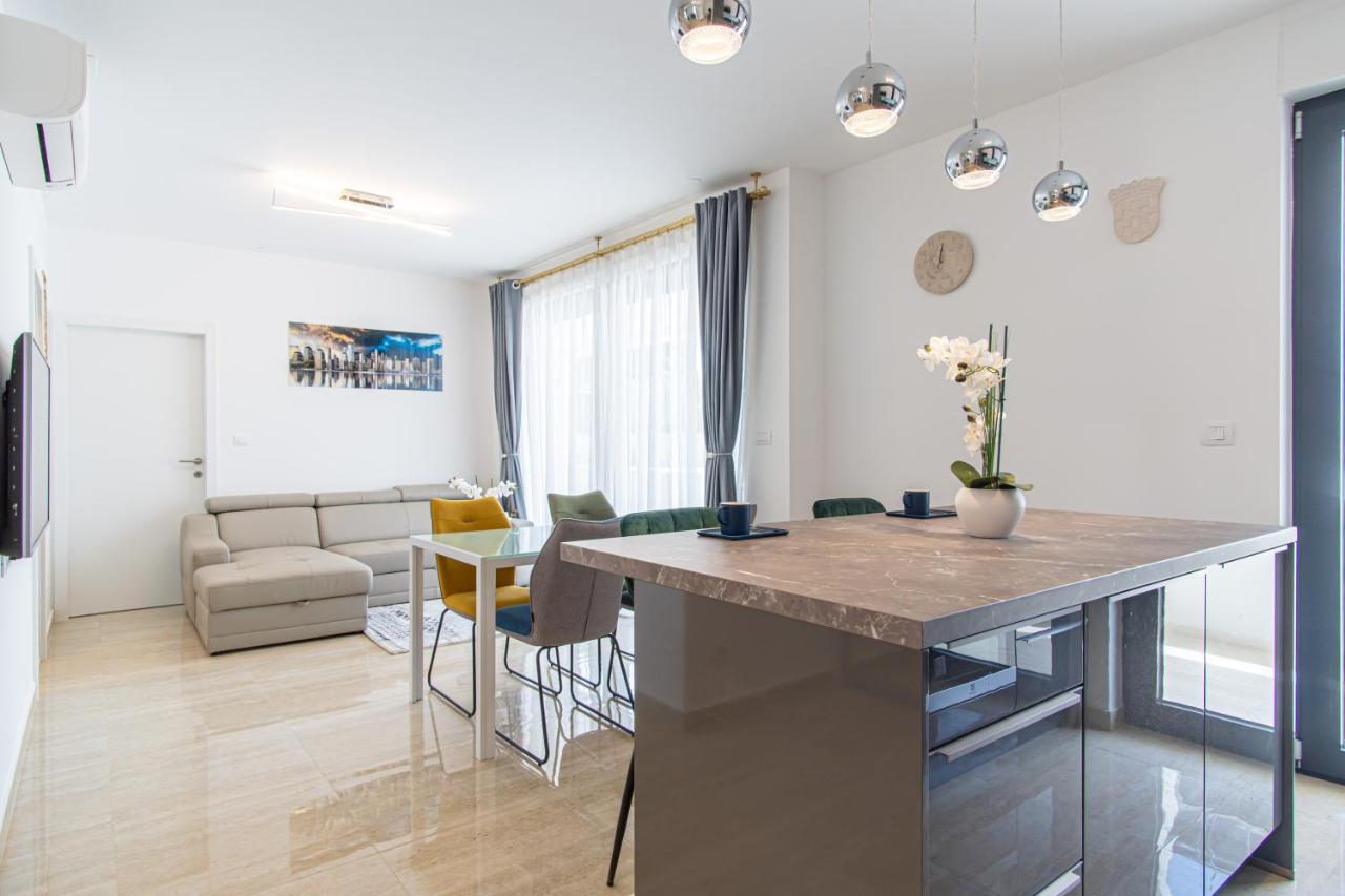 Ledeno More Luxury Apartments سبليت المظهر الخارجي الصورة